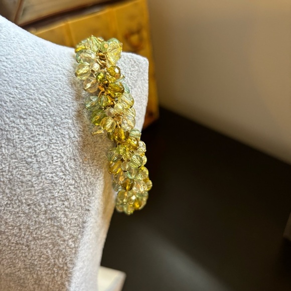 Liz Claiborne Vintage Green and Gold Stretch Bracelet EUC - Picture 2 of 3